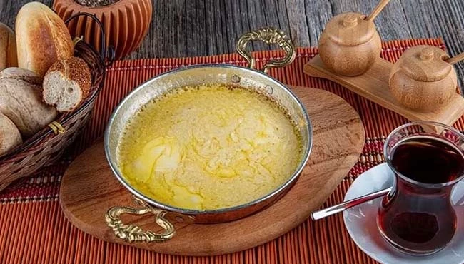 Karadeniz kahvaltılarının eşsiz lezzeti: Kuymak (Mıhlama)