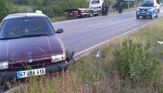 Direksiyon hakimiyetini kaybetti refüje çarptı