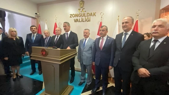 Bakan Mahmut Özer: 