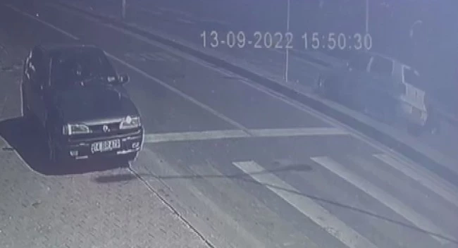 Yaya geçidinde otomobilin çarptığı anne ve kızı ölümden döndü
