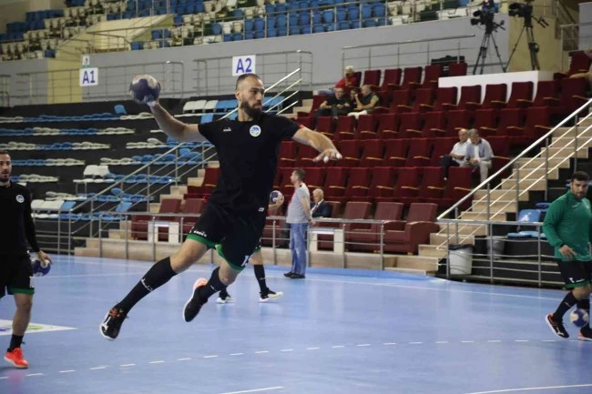 Büyükşehir Hentbol sezona galibiyetle başladı
