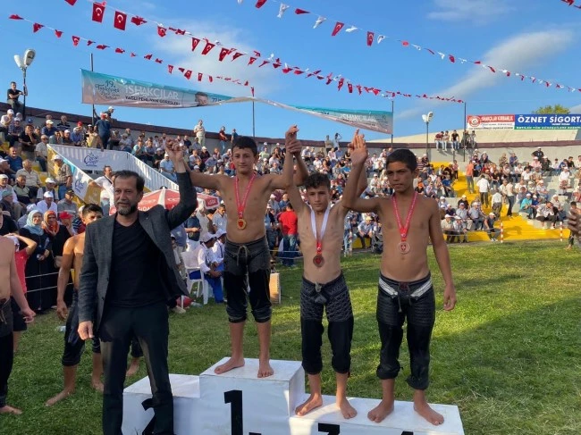 Sakaryalı pehlivanlar başarıya doymuyor
