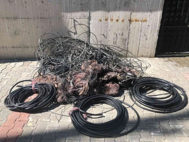 Kablo hırsızı 4 kişi tutuklandı
